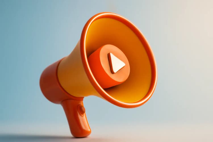 Como Fazer Tráfego Pago Gratuito? Imagem de um megafone com um símbolo de "play" sobreposto.